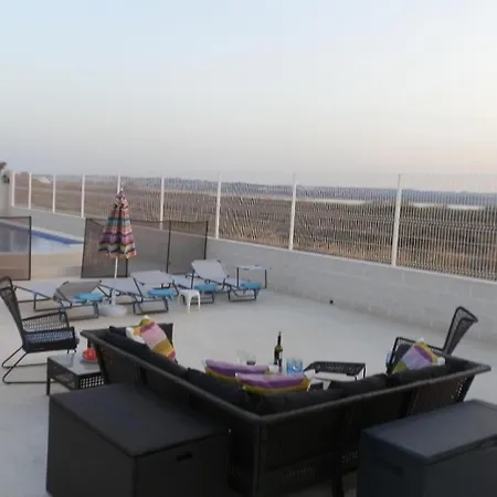 Salt Near And Торевьиа